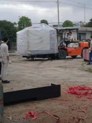 鼎亞CNC855L三線立式加工中心送達昆山劉總工廠，鞭炮齊鳴！